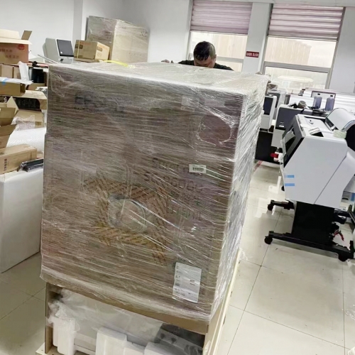 加班打包發貨河北菲林打印機一臺